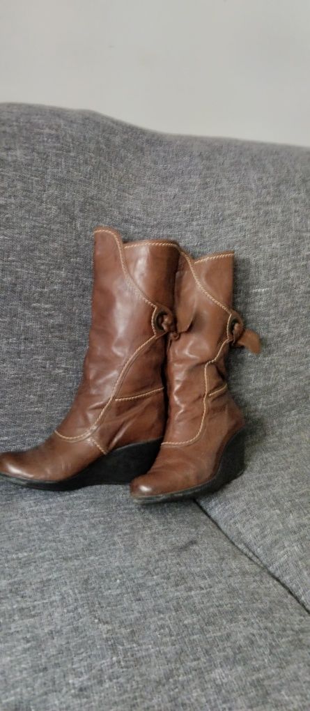 Botas cor camel em pele