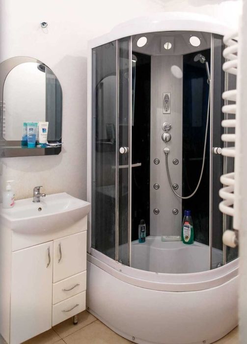 Оренда ізольованої кімнати,  в трьох кімнатному обобняку.