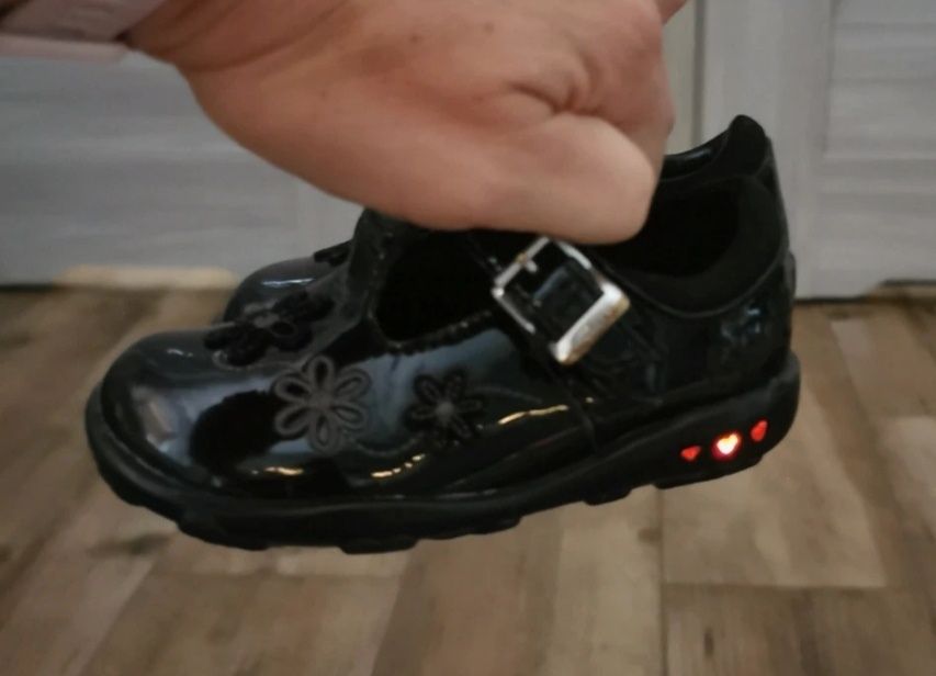 Skórzane lakierowane półbuty balerinki Clarks skóra naturalna 19 20