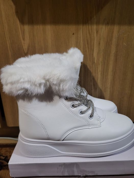 Нові зимові ботинки, розпродаж