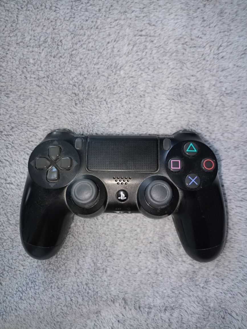 Mam na sprzedaż PS4 w bardzo dobrym stanie+orginalny pad +4gry
