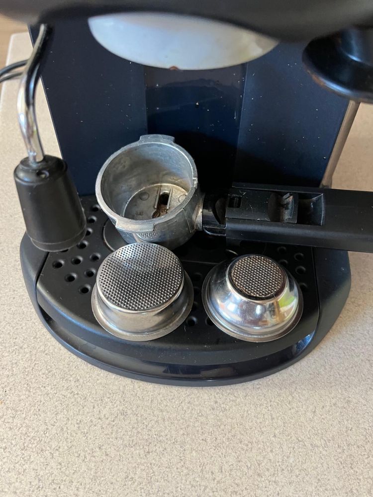 Ekspres kolbowy ciśnieniowy do kawy - DeLonghi EC 190 CD