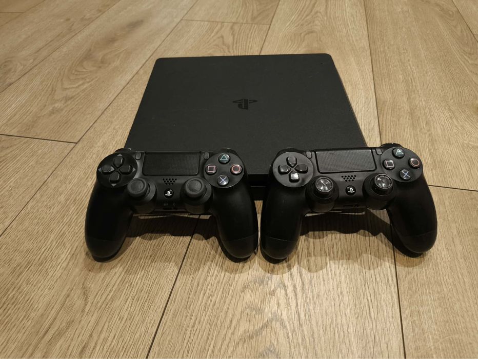 Playstation 4 slim + 2 pady