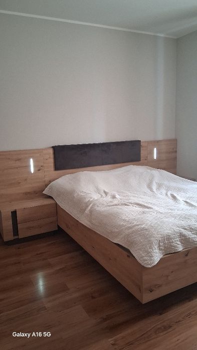 Łóżko 160/200 z materacem i 2 szafkami nocnymi