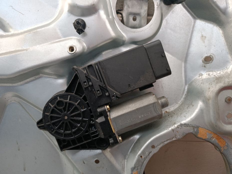 VW Passat B5 FL podnośnik szyby elektryczny lewy przód przedni