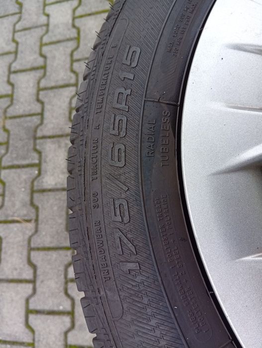 Opony z felgami stalowymi Goodyear 175/65R15. Kołpaki Mini.