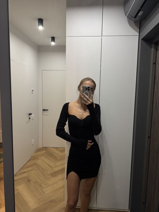Вʼязана міні сукня Inspo/Fashionista