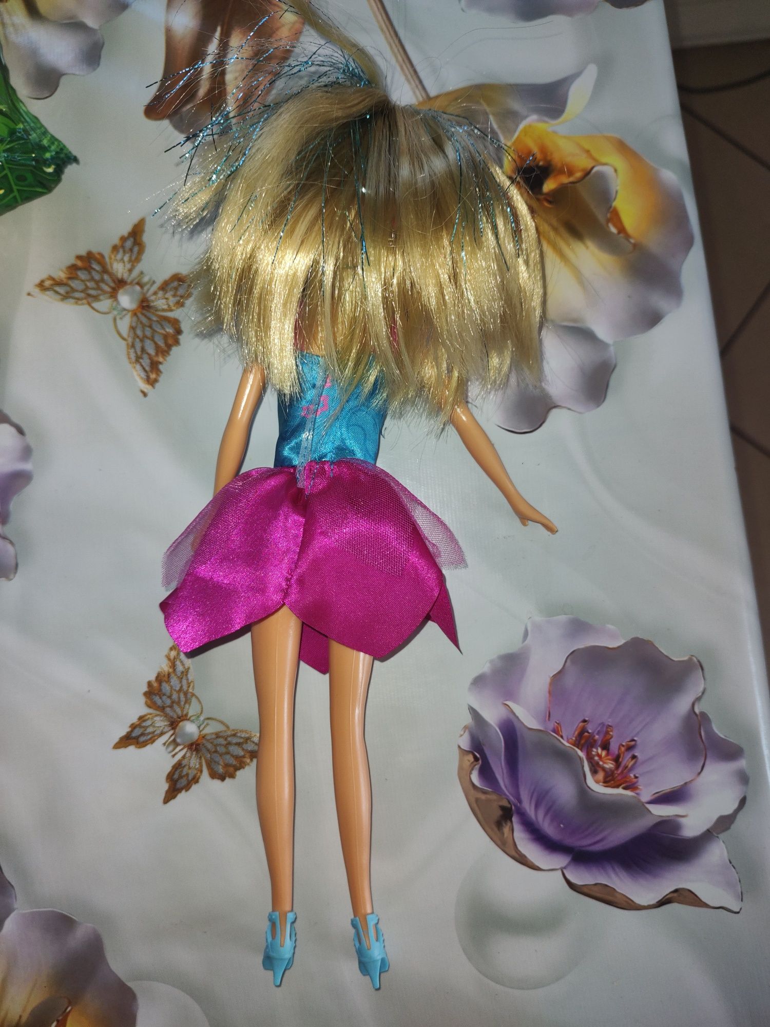 Lalka Barbie na obcasach