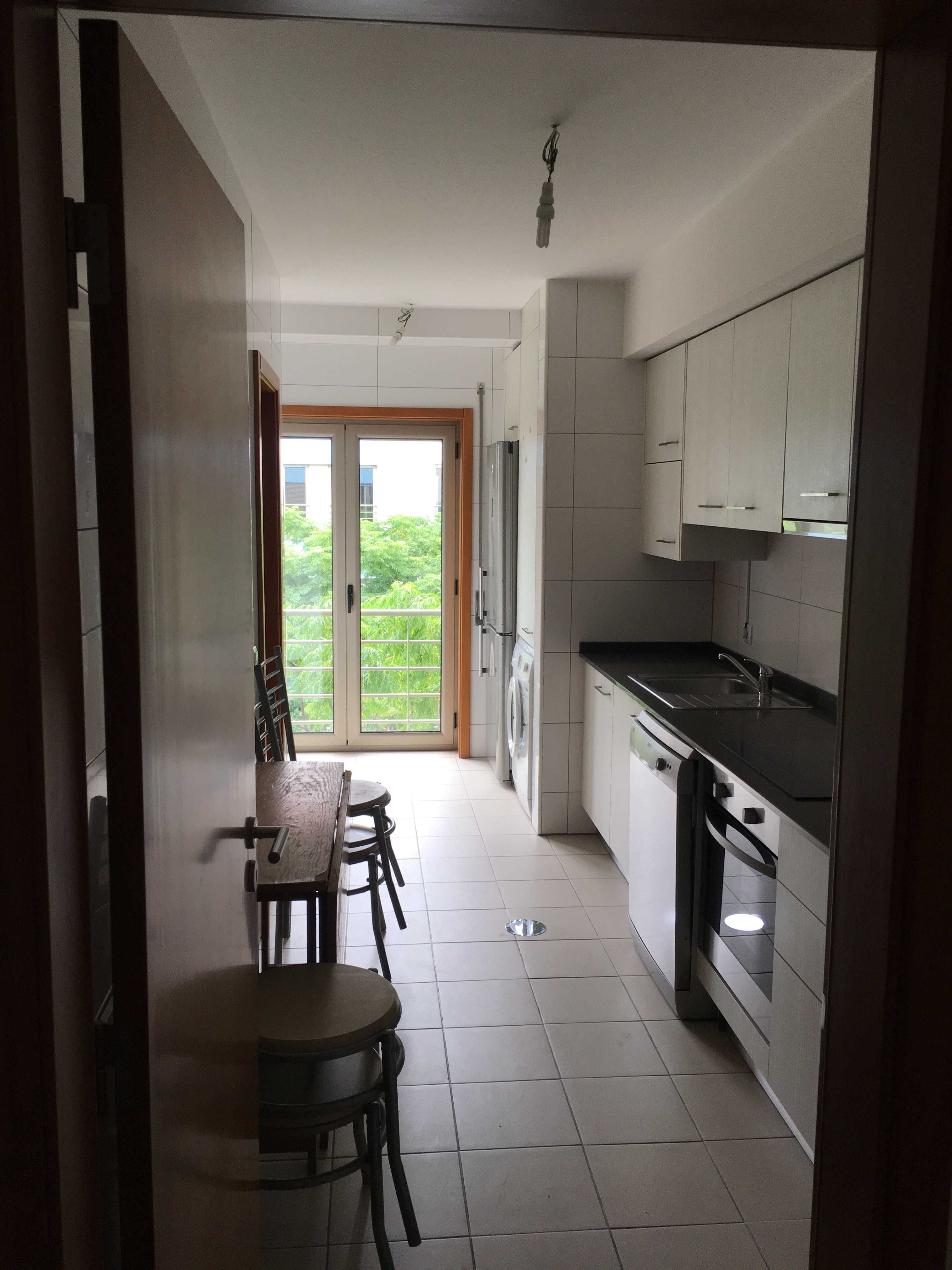 Quarto com WC alugar / arrendar para estudante em Aveiro, glicínias