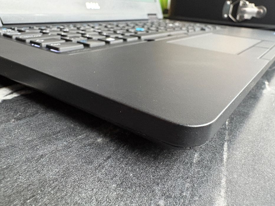 Dell Latitude 5480  Intel  Core i3  7 gen. 14". 8 / 256 GB . LTE.