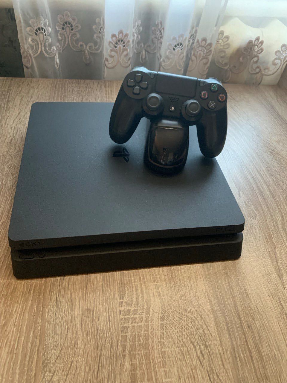 PlayStation 4. Slim