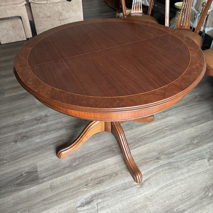 Mesa madeira e cadeiras