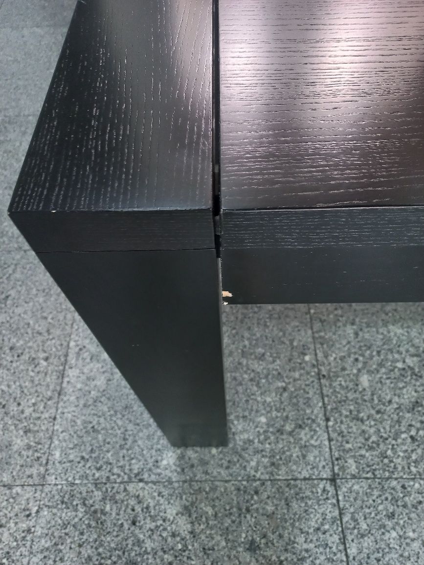 Mesa Wengué de Jantar em bom estado.Para despachar.