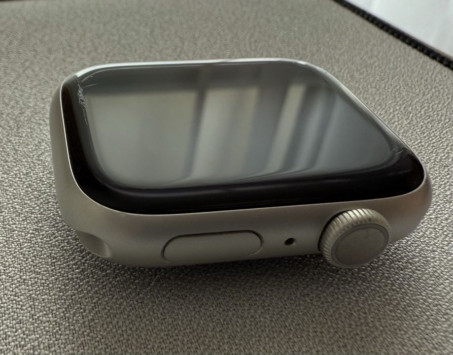 Apple Watch 8 45mm - srebrny aluminium + paski