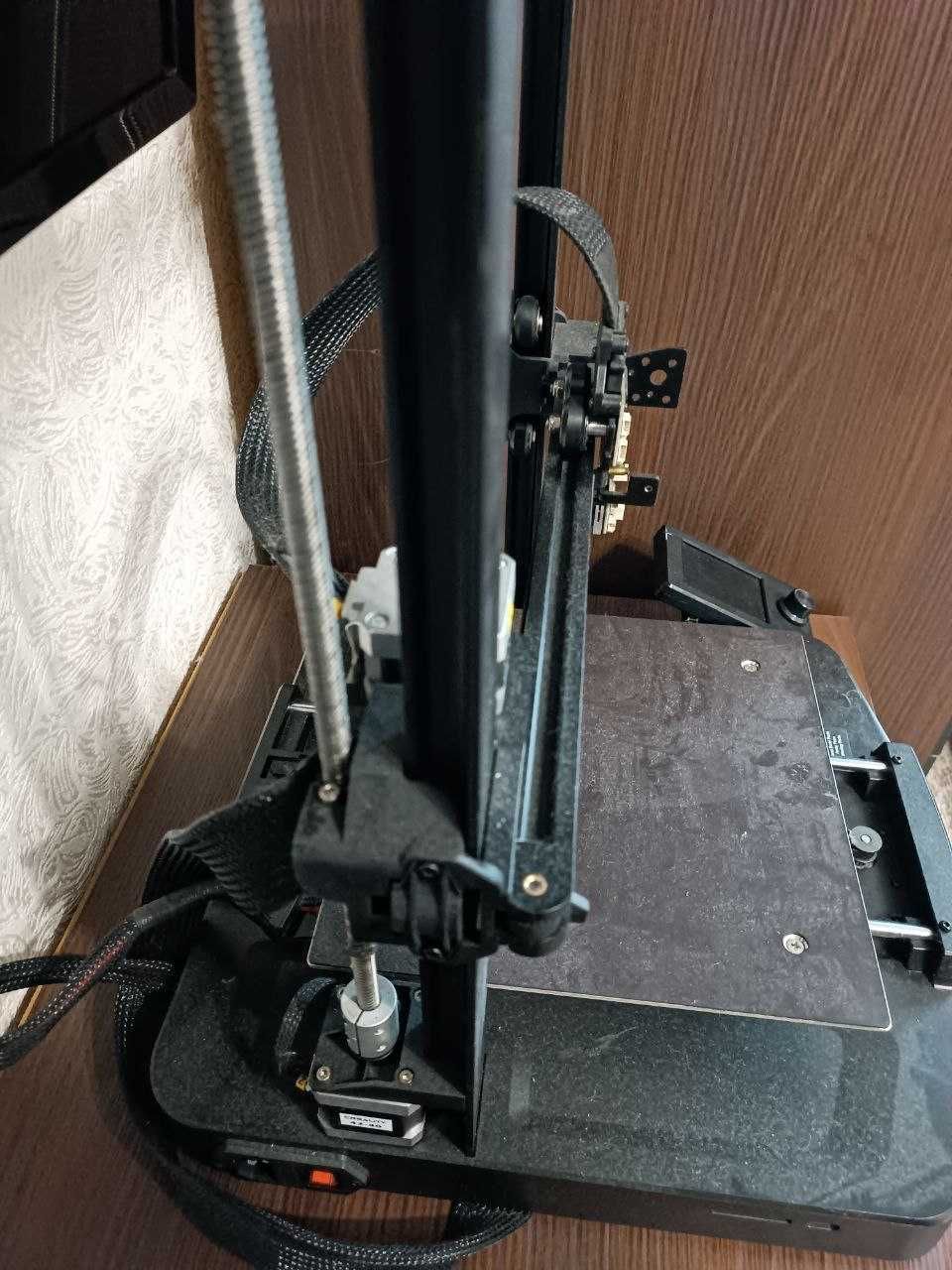 Ender 3 v3 SE та Ender 3 v2 3д принтер