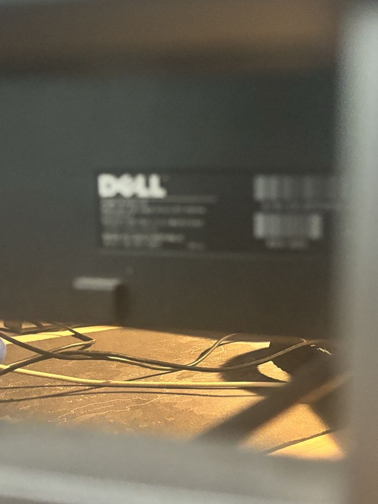 Monitor DELL  okolo 22 cale