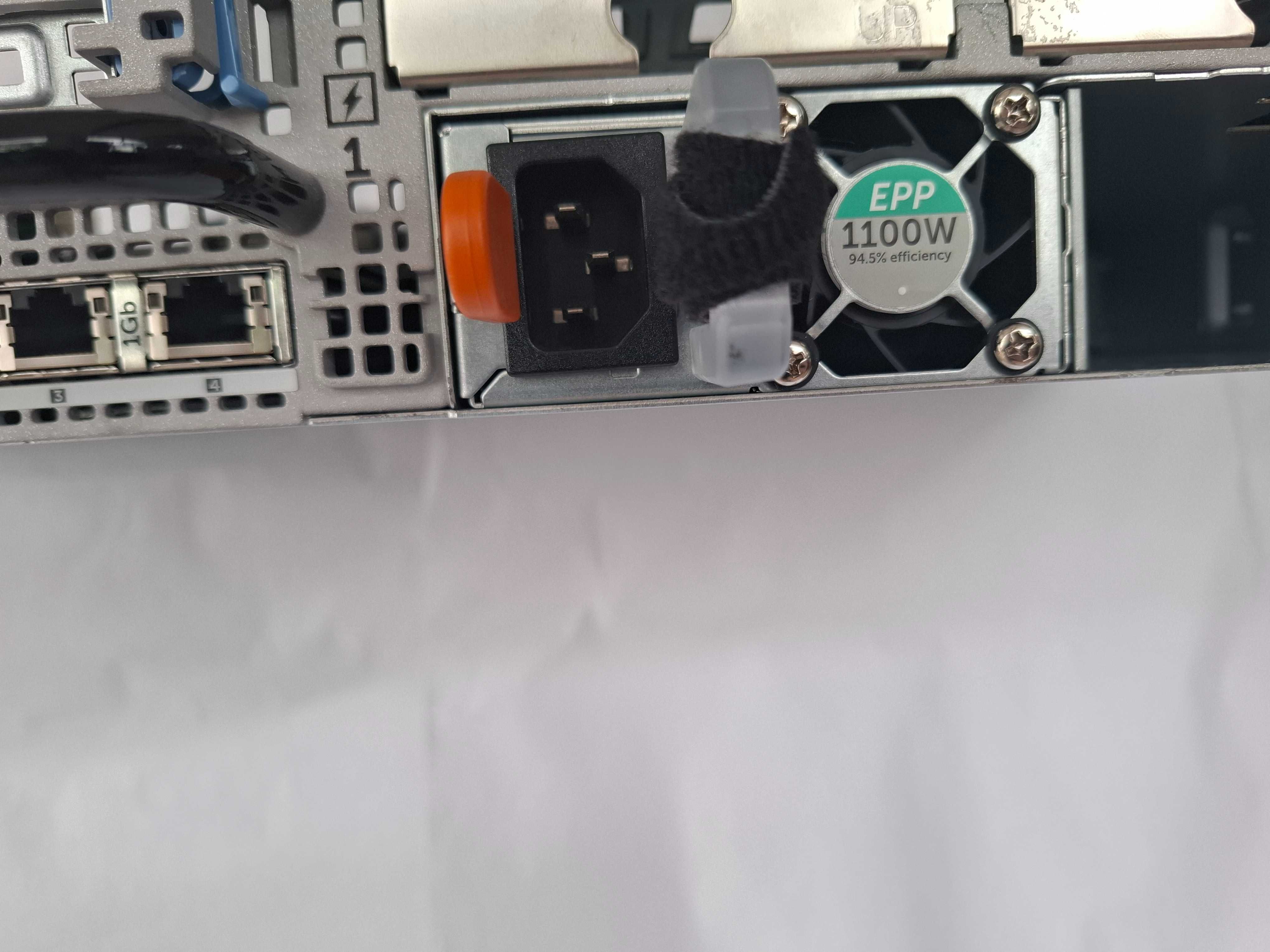 Servidor Dell PowerEdge R730XD SFF 24 2x E5-2680 v4 16GB