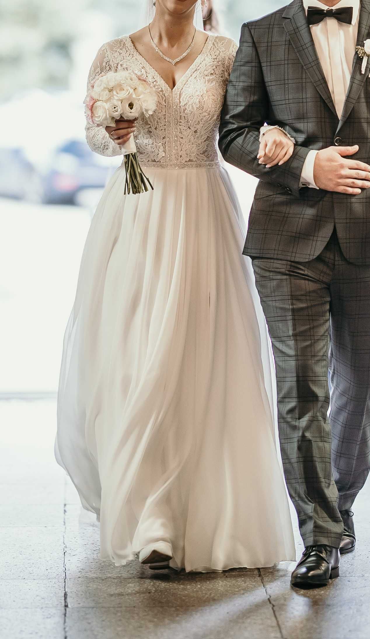 Suknia ślubna muślinowa długi rękaw z rozcięciem rozporkiem