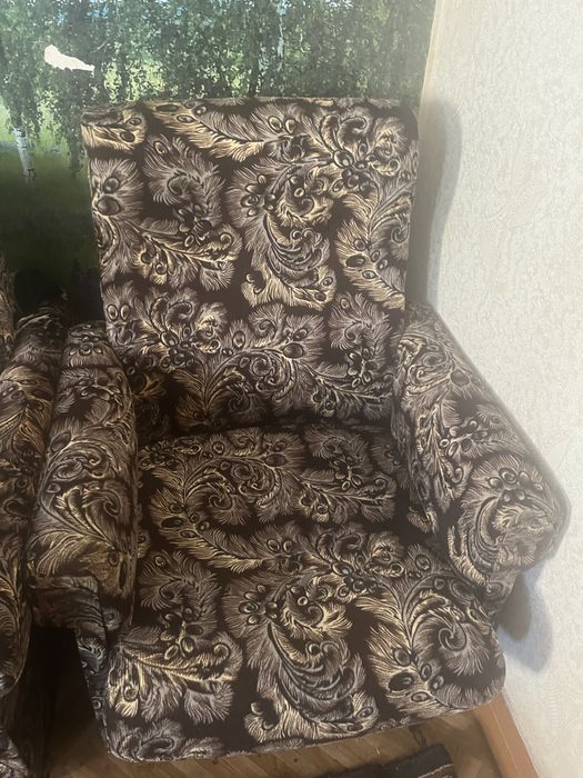 Продам диван с креслами