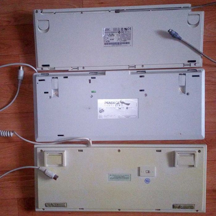 Раритетная ретро белая клавиатура PC AT XT Aquarius Peacock