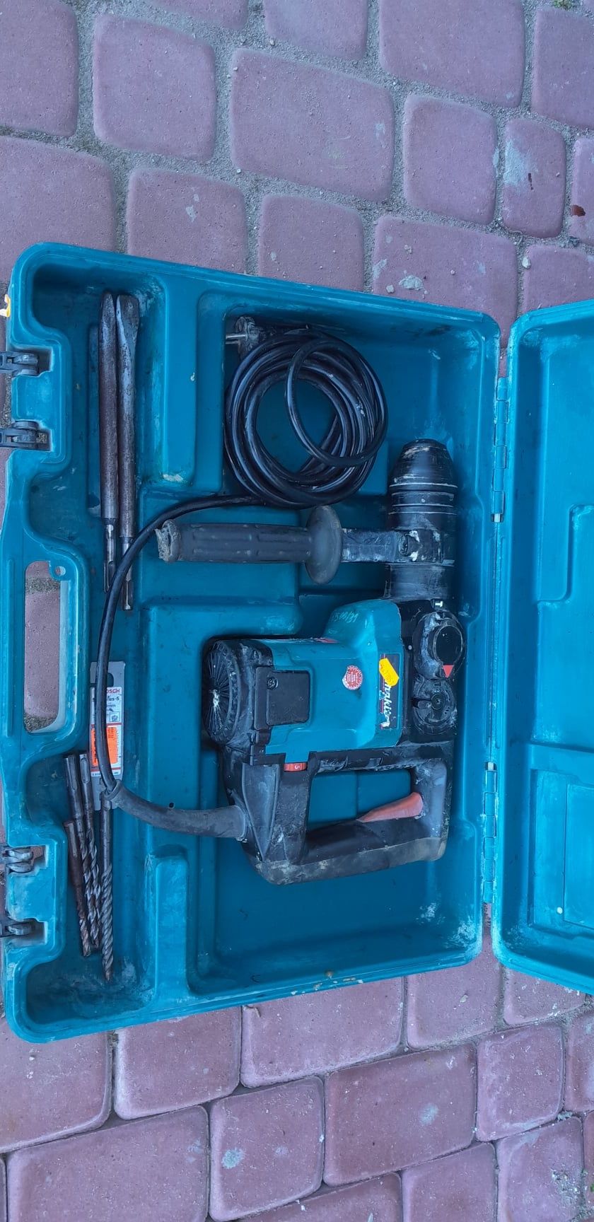 MAKITA HR3000C młotowiertarka