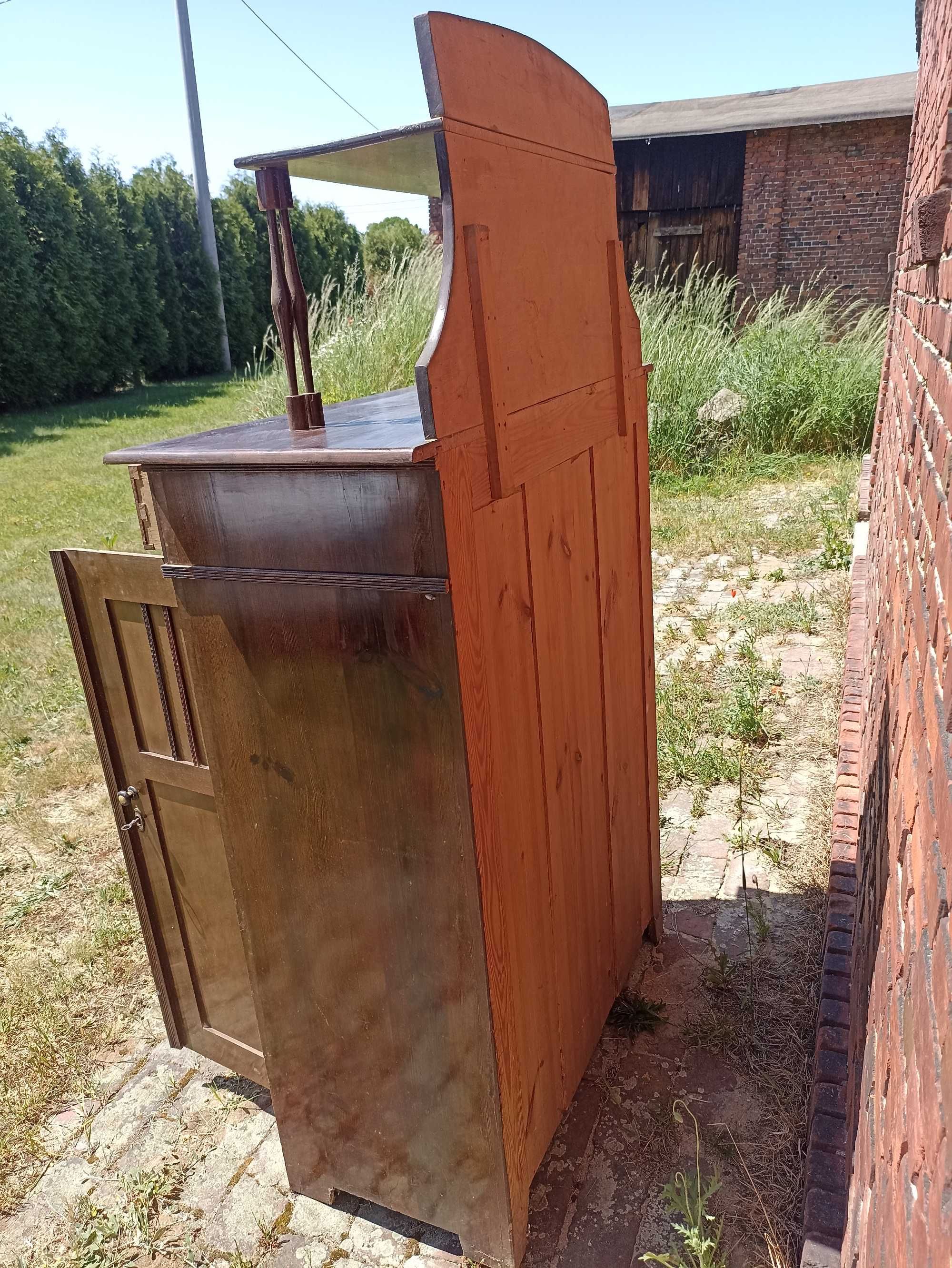 Antyczna komoda, bieliźniarka, kredens