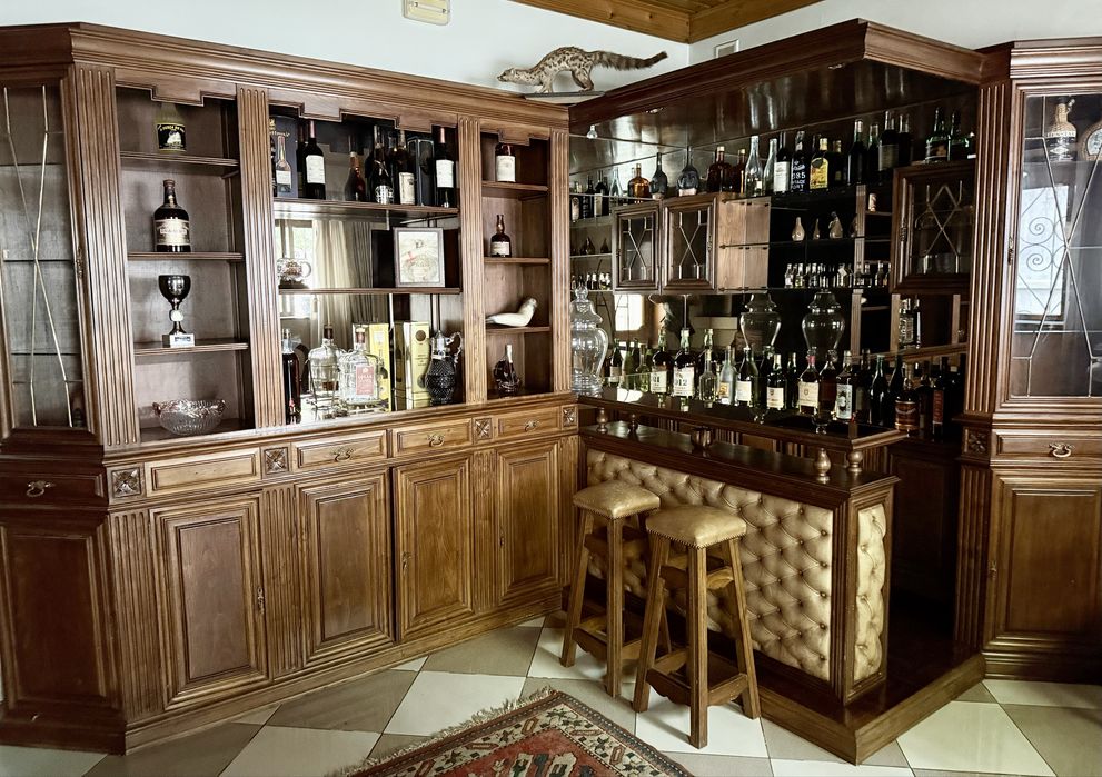 Movel BAR em madeira maciça e pele