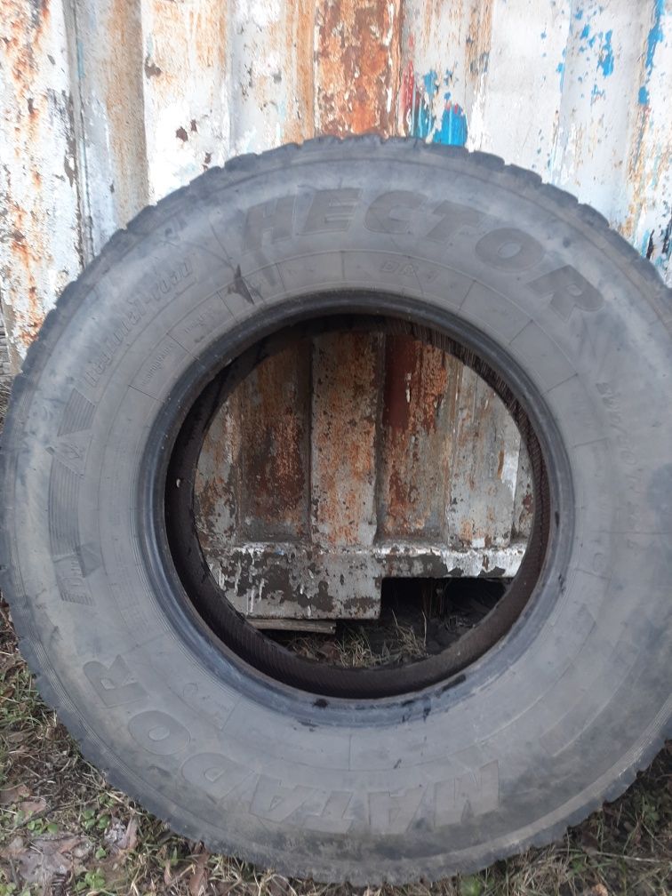 Вантажні шини 2шт 295/80 R 22.5 Продам не дорого