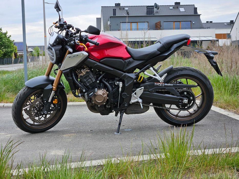 Motocykl Honda CB650R czerwony naked 2023 (model/produkcja 2022)