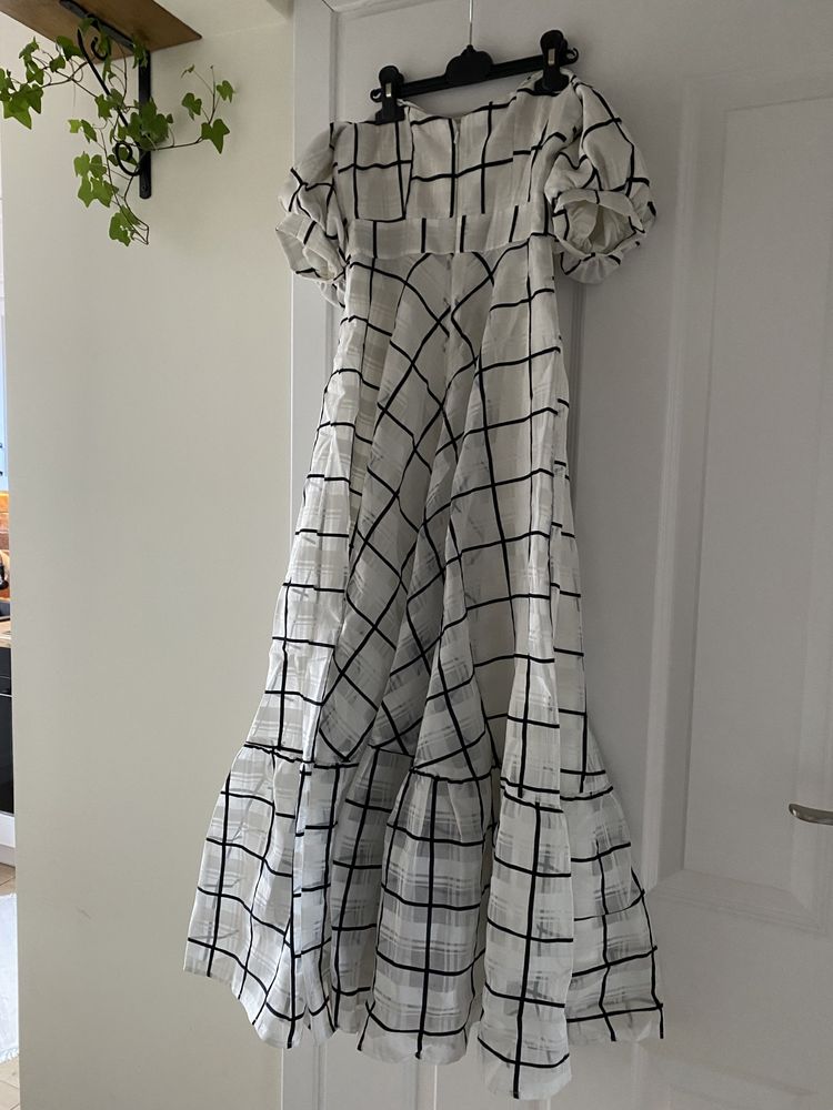 Rozkloszowana sukienka Asos w stylu Audrey Hepburn
