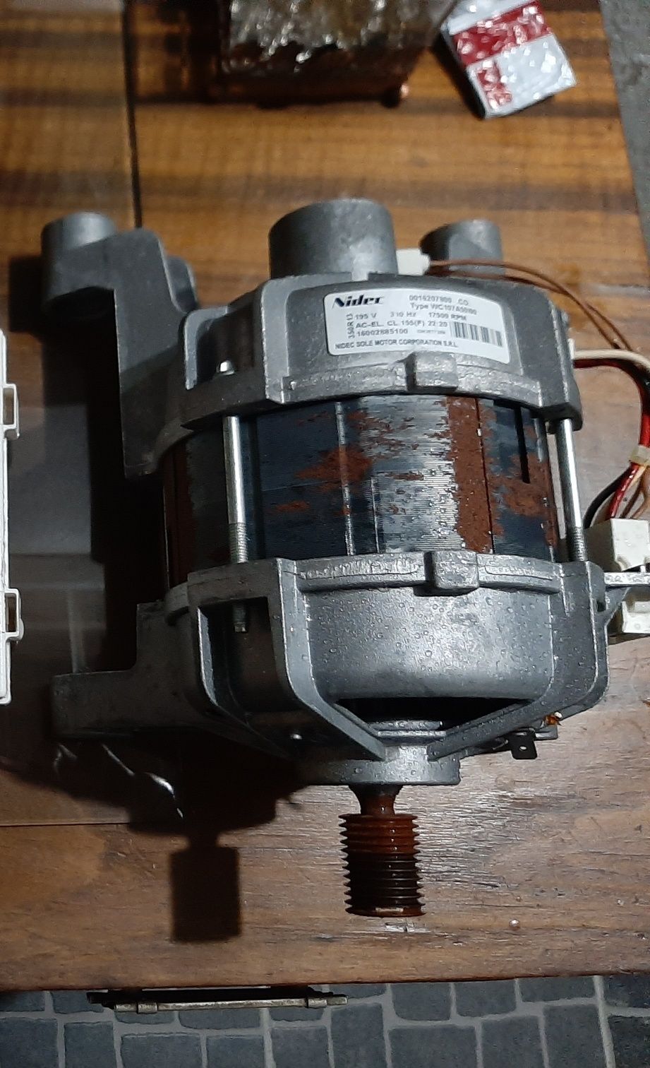 2 motores de máquina de lavar a funcionar