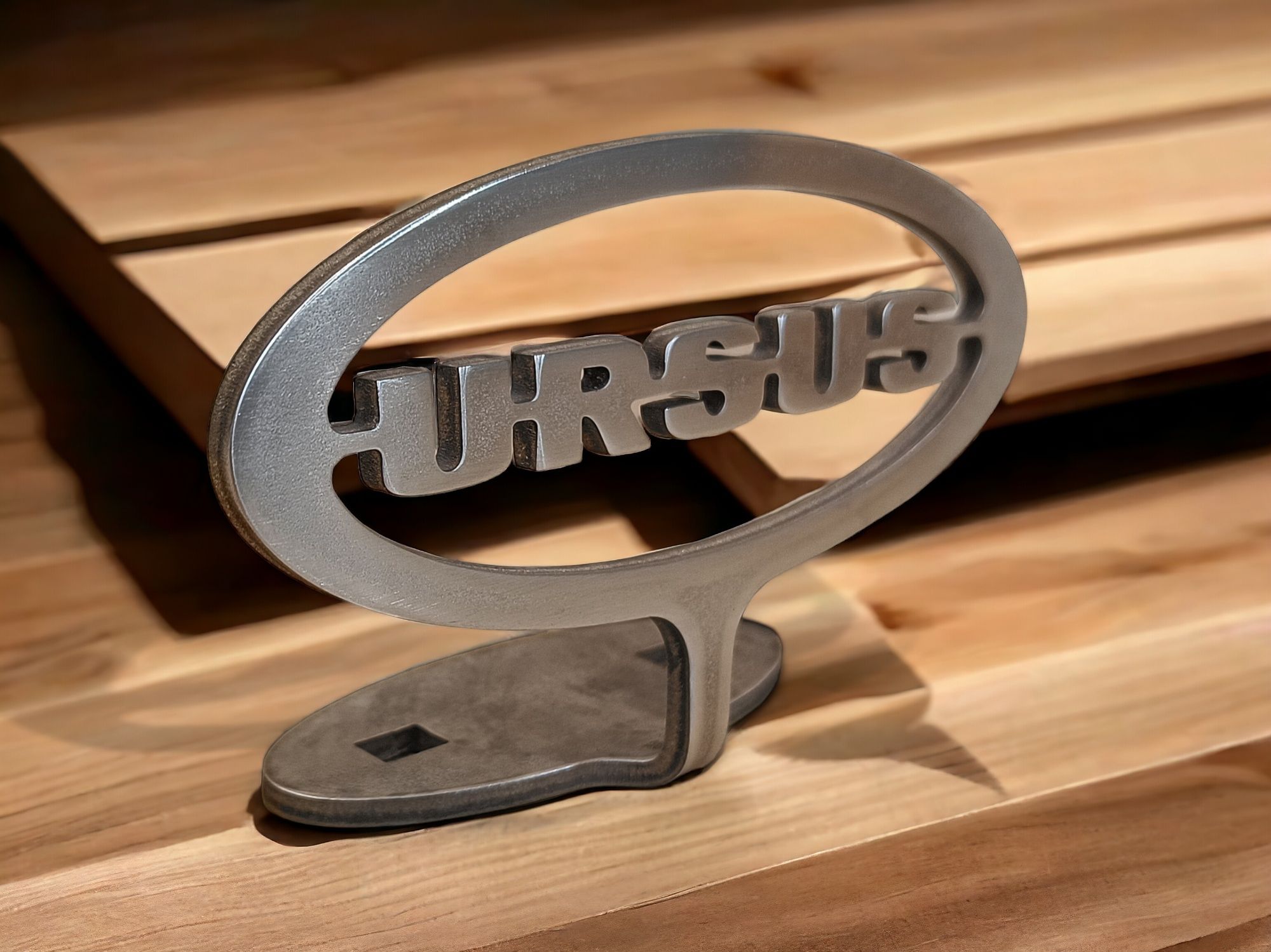 Znaczek na maskę Ursus logo emblemat stal nierdzewna napis niedźwiedź