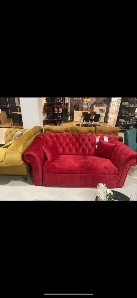 Mało używana piękna czerwona sofa z funkcją spania