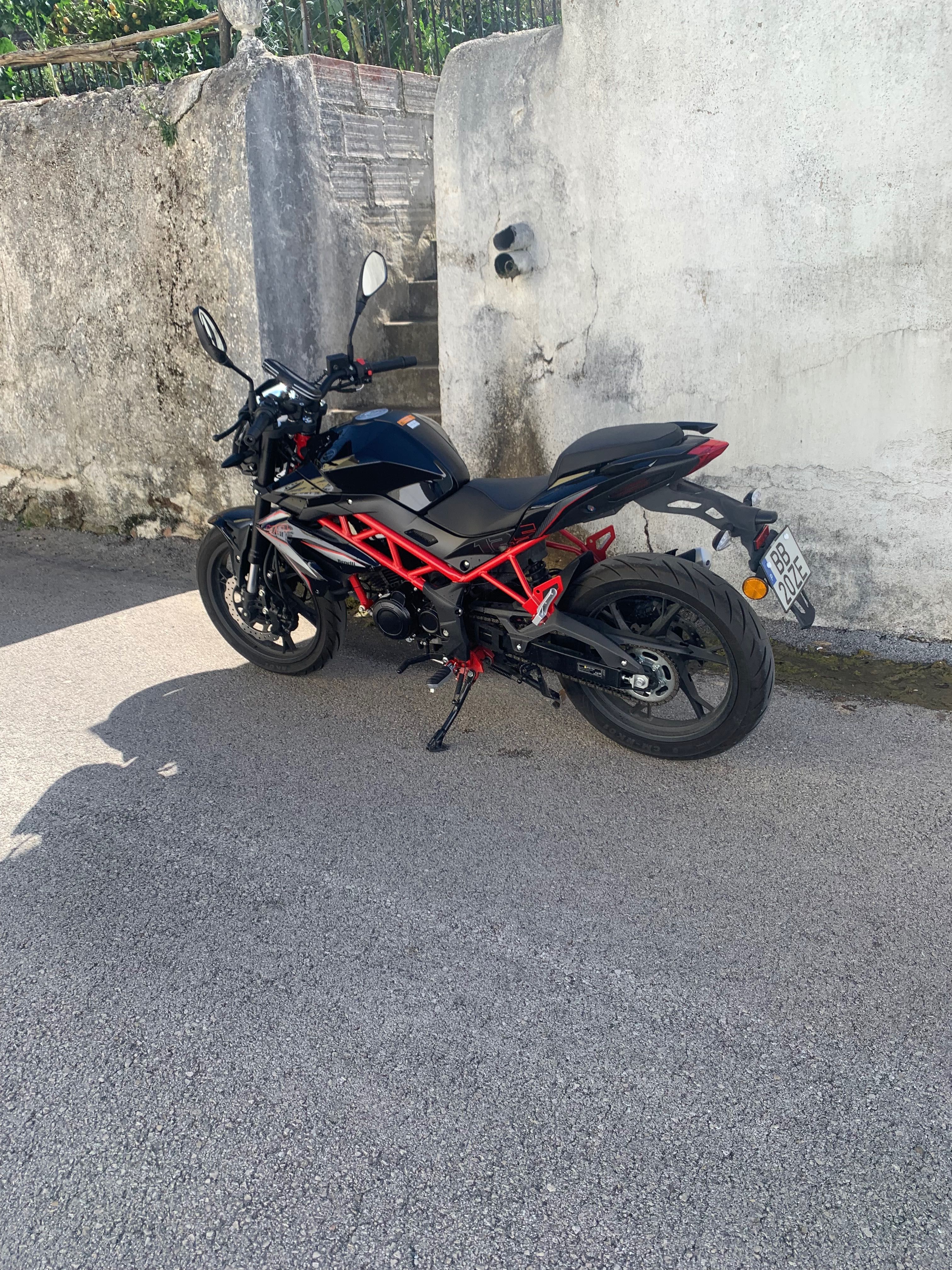 Benelli BN 125 como nova
