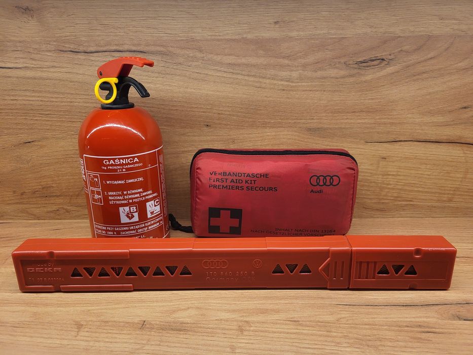 Apteczka trójkąt gaśnica Audi- nowy