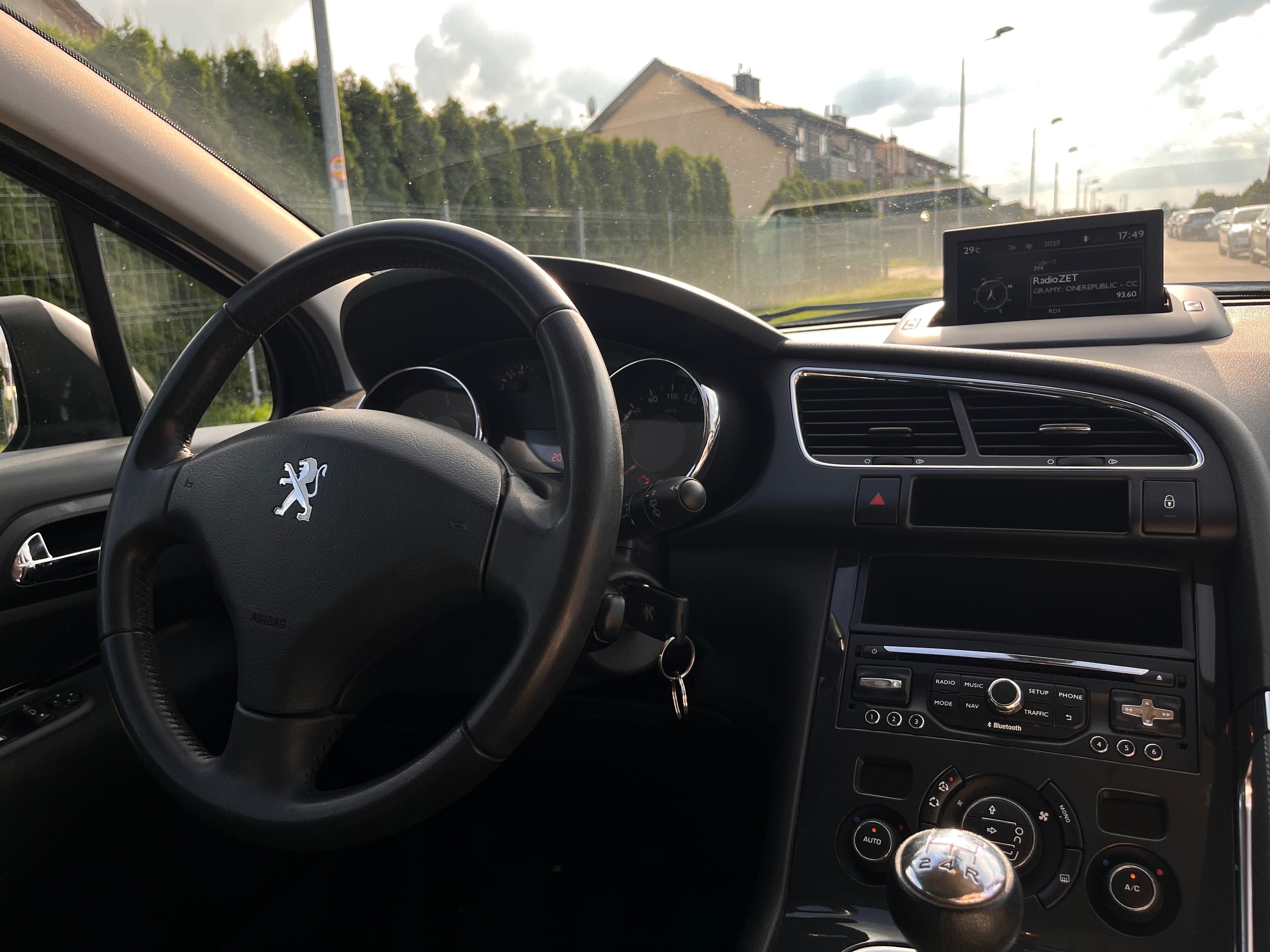 Peugeot 3008 ACTIVE 1.6 VTI 120KM Czarny metalik | Bogate wyposażenie
