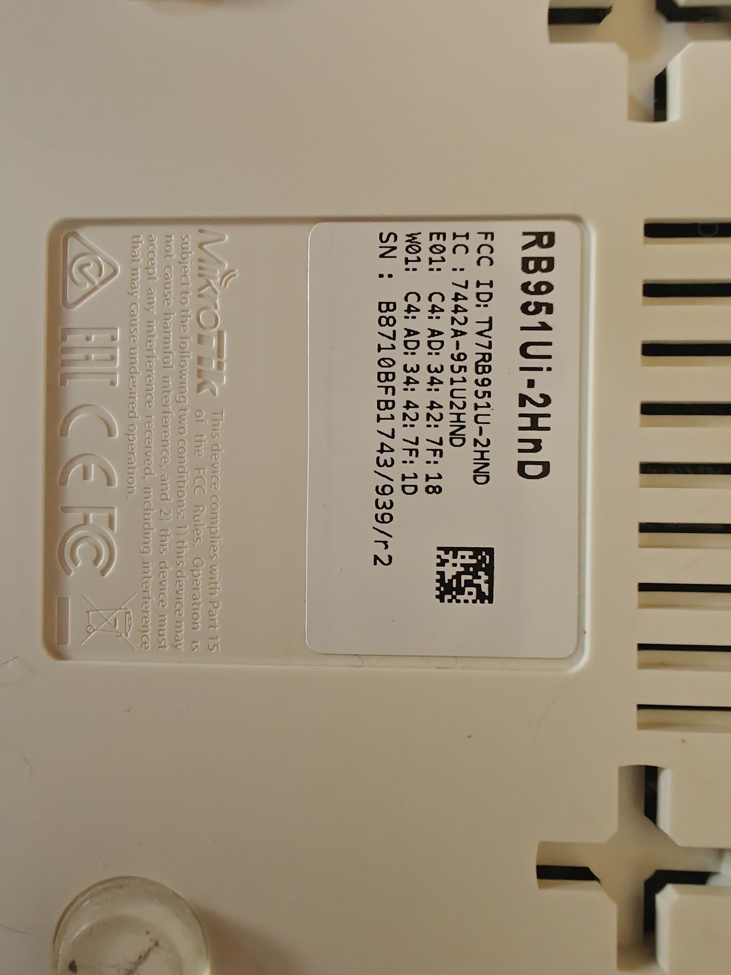 Wi-Fi роутер MikroTik RB951Ui-2HnD