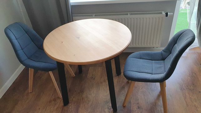 Stół okrągły + 2 krzesła