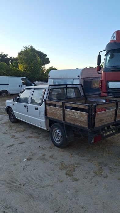 Carrinha 5 lugares com caixa