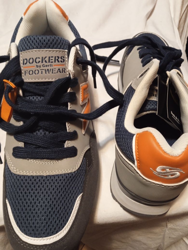Фирменные кроссовки DOCKERS