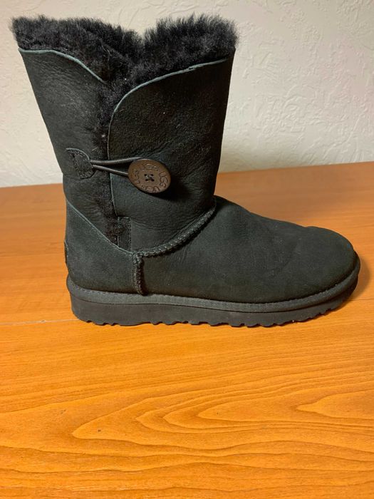 Угги (сапоги) UGG женские кожаные с натур. мехом новые 37 р. Дешево!