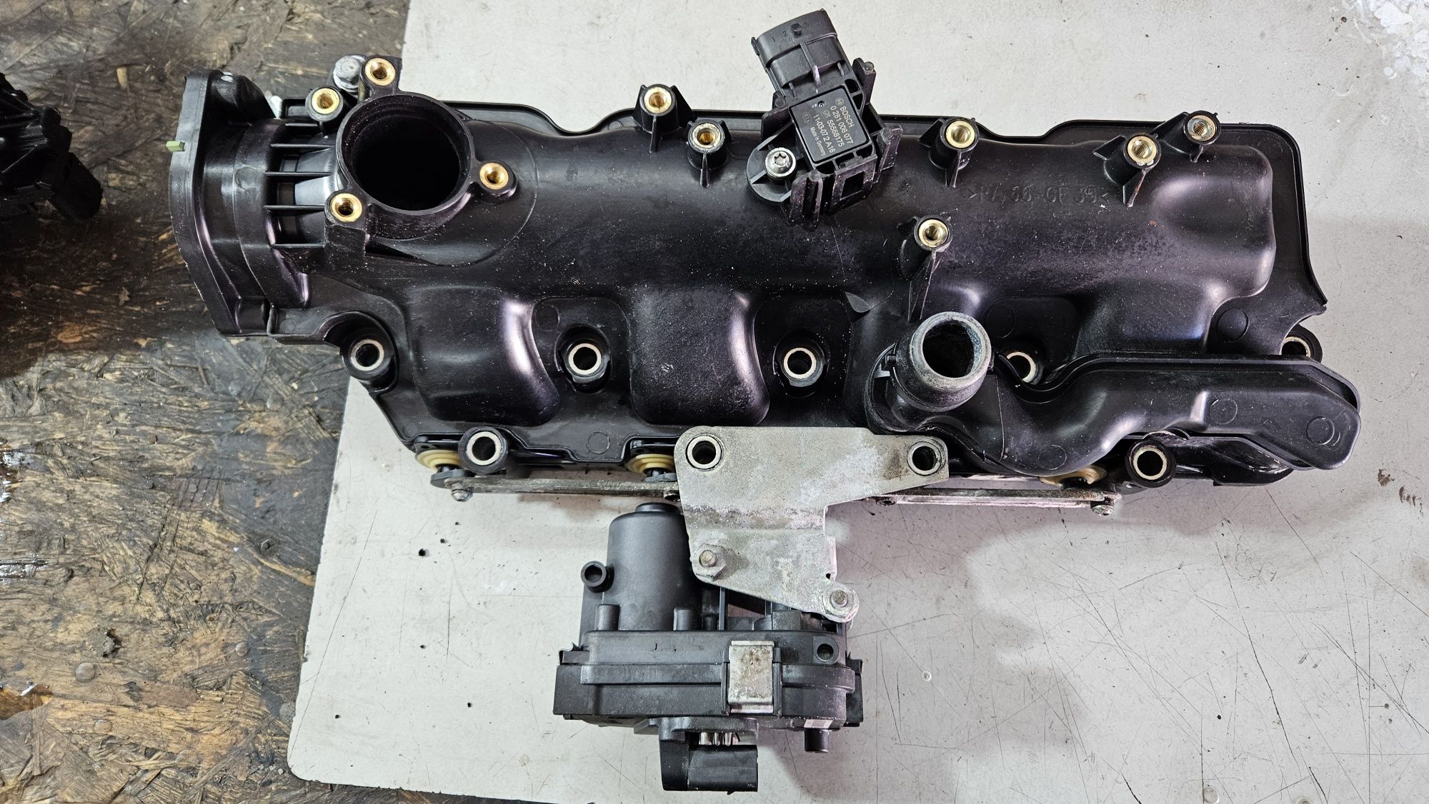 Kolektor ssący nastawnik klap kolektora a20dth 2.0 cdti opel astra j