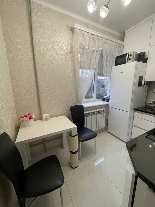 Центр! 2к. сталінка з новим ремонтом