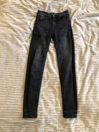 czarne spodnie skinny jeans