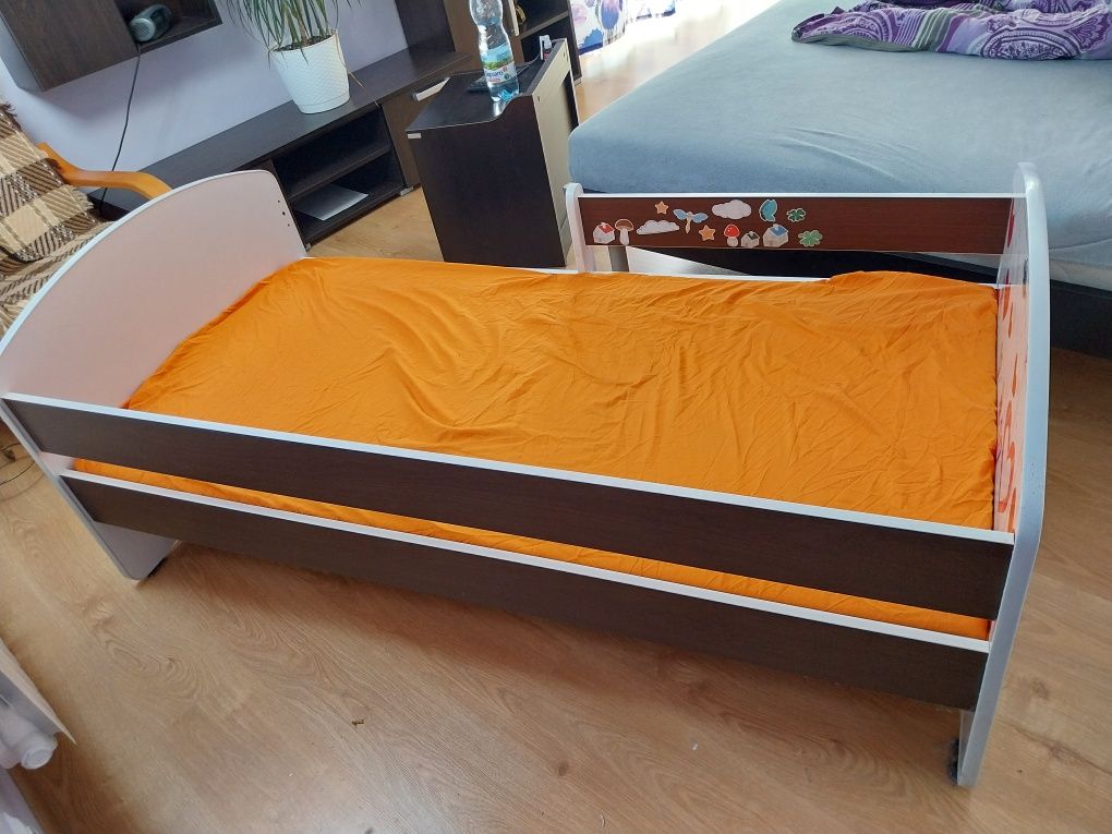 Łóżko dla dziewczynki z szufladą