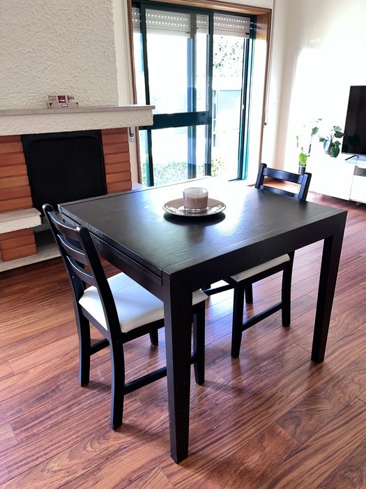 Mesa de Jantar + 2 cadeiras