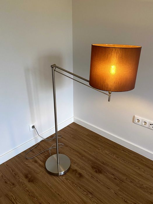 Candeeiro de pé de altura ajustável