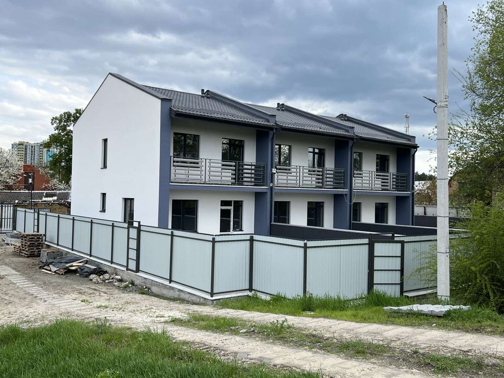 Продаж таунхауса з великими ділянками у приватному секторі. Держ прогр