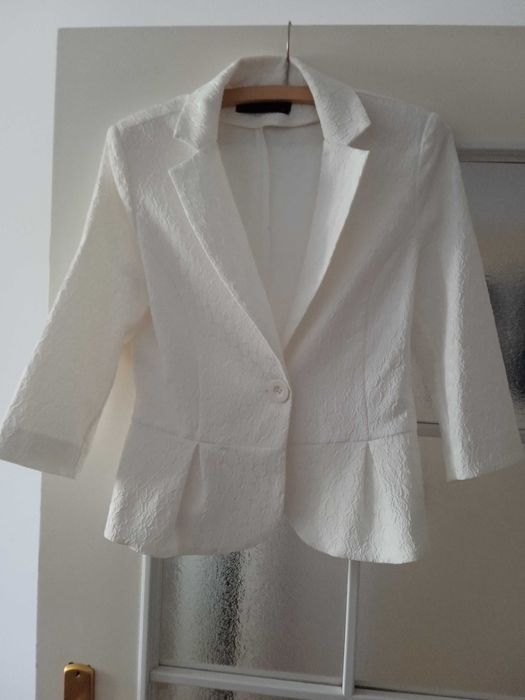 Żakiet , marynarka, biała weselna. Tłoczone róże. Elegancki rozm 40