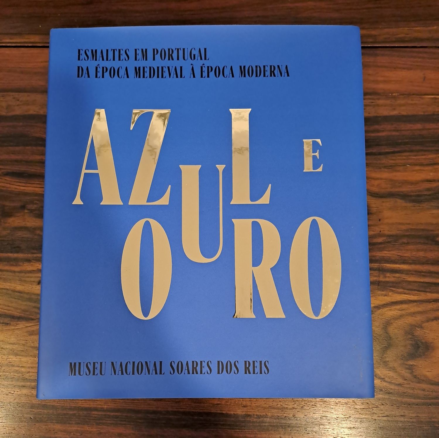 Azul e ouro- esmaltes em Portugal